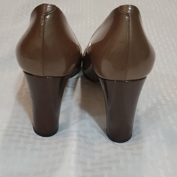 MaxMara Brown High-Heeled Pumps with a shiny Finish - Picture 6 of 16